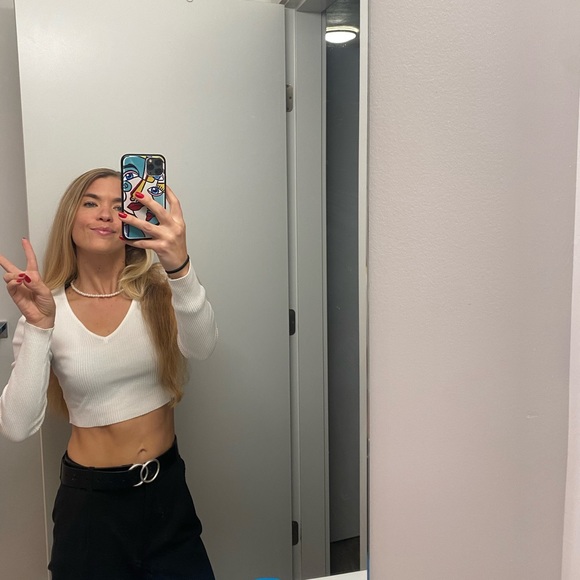 Meet your Posher, Sara - Picture 2 of 2